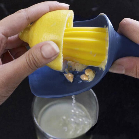 1PC Plastic Manual Lemon Juicer Vegetable Fruit Juice Squeezer Lemon Juicer Extractor Drinking Bar Kitchen Juicer Tool